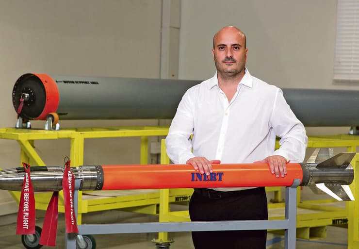 דותן גבאי. "יש מחסור תקדימי בעולם בתחמושת, אני עושה היום פי שבעה יותר ניסויים מבעבר" (ריאן פרויס) דותן גבאי. "יש מחסור תקדימי בעולם בתחמושת, אני עושה היום פי שבעה יותר ניסויים מבעבר"