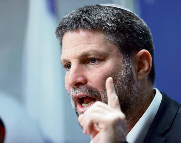 סמוטריץ'. האצבע שלו בקואליציה מבססת עולם הפוך והזוי שבו מי שנרתם לשרת הופך לעבד ונטחן עד דק סמוטריץ'. האצבע שלו בקואליציה מבססת עולם הפוך והזוי שבו מי שנרתם לשרת הופך לעבד ונטחן עד דק