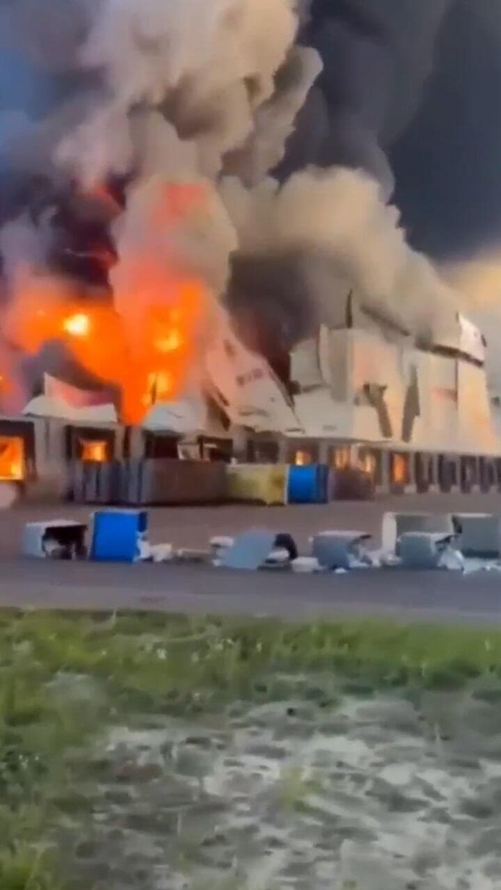 מתקן נפט בוער ברוסיה בעקבות מתקפת כטב"מים אוקראינית תקיפת רחפנים במוסקבה