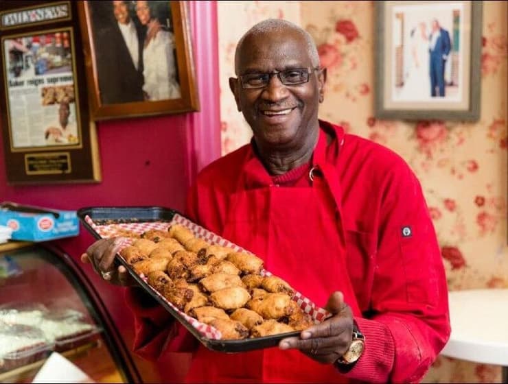 לי עם מאפים (צילום: Lee Lee's Baked Goods) לי עם מאפים