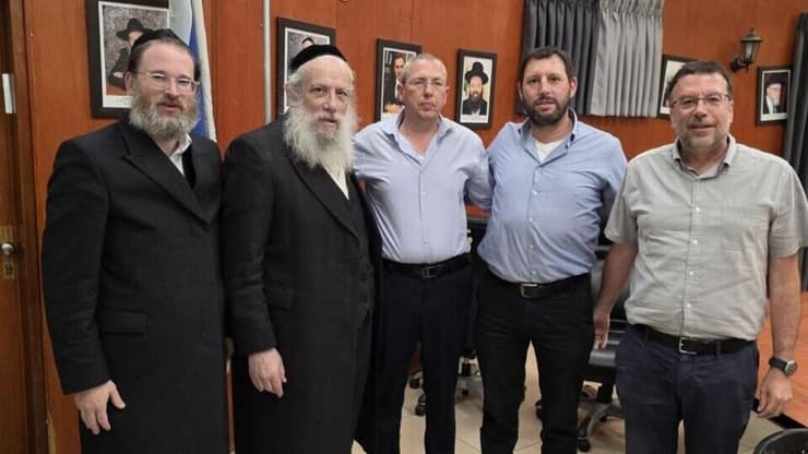 בכירי רשות המיסים בפגישה עם ראש עיריית בני ברק