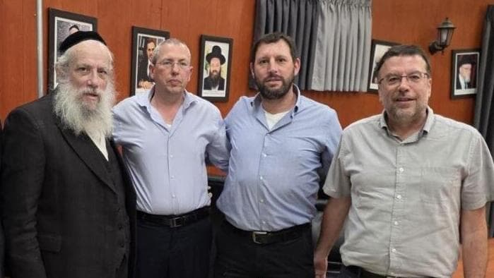 בכירי רשות המיסים בפגישה עם ראש עיריית בני ברק
