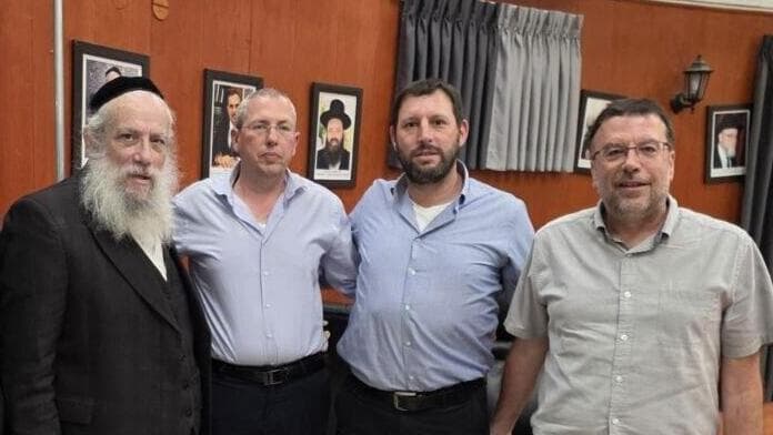 "העירייה לא מצאה לנכון לגנות את האלימות". בכירי רשות המיסים בפגישה עם ראש העיר בני ברק בכירי רשות המיסים בפגישה עם ראש עיריית בני ברק
