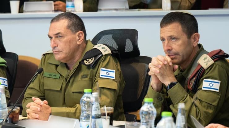 הקפיא מינוי אלופים. הרמטכ”ל רב-אלוף אייל זמיר (צילום: דובר צה"ל) רמטכ”ל, רב-אלוף אייל זמיר, קיים היום (א’) הערכת מצב באוגדת יהודה ושומרון