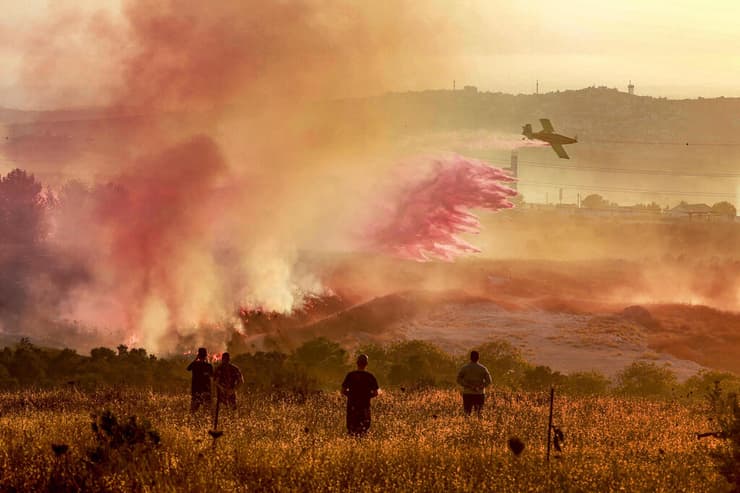 צילום: Jaafar ASHTIYEH / AFP השריפה בחוות גלעד
