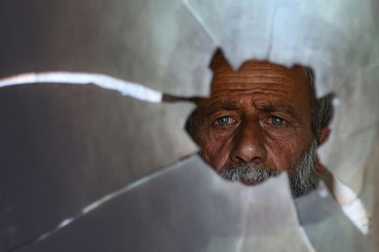 הנזק במסגד (צילום: HAZEM BADER / AFP) ההרס במסגד שהוצת על ידי מתנחלים במסאפר יטא