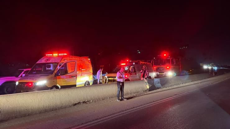 זירת התאונה בכביש 25 (צילום: תיעוד מבצעי מד"א) זירת התאונה בכביש 25