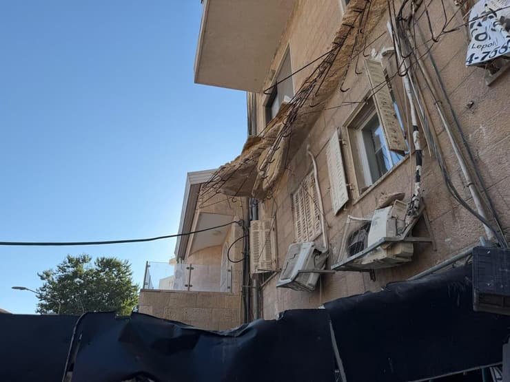 צילום: דוברות כבאות וההצלה זירת החילוץ מהמאפייה בירושלים
