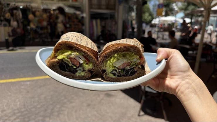 מנות נדיבות (צילום: ספיר גורדו) בית הקפה לה קוקט, נחלת בנימין, תל אביב