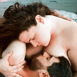 אין ספקות בקשר לגוף. מתוך 'צרכים קדושים' | צילום: אורי זמיר אין ספקות בקשר לגוף. מתוך 'צרכים קדושים' | צילום: אורי זמיר
