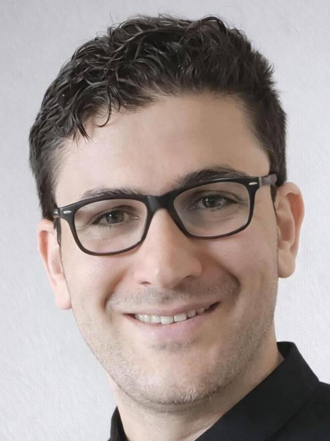 ד"ר אימן חורי, מומחה בכירורגיה של היד, שיבא