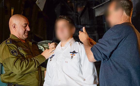 בטקס קבלת הדרגה. “רציתי לצוללות אבל לא בגלל סבא, אלא כי זו הפעילות הכי מסווגת"