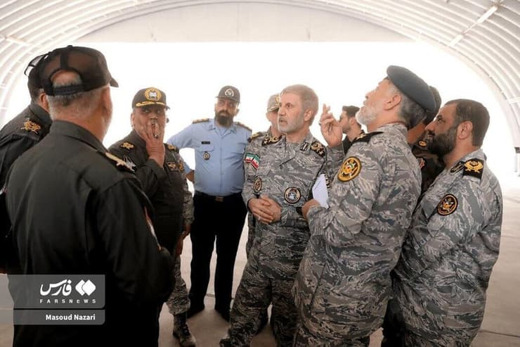 אמיר חאתמי, מפקד צבא איראן, מבקר ביחידות באספהאן אמיר חאתמי, מפקד צבא איראן, מבקר ביחידות באספהאן