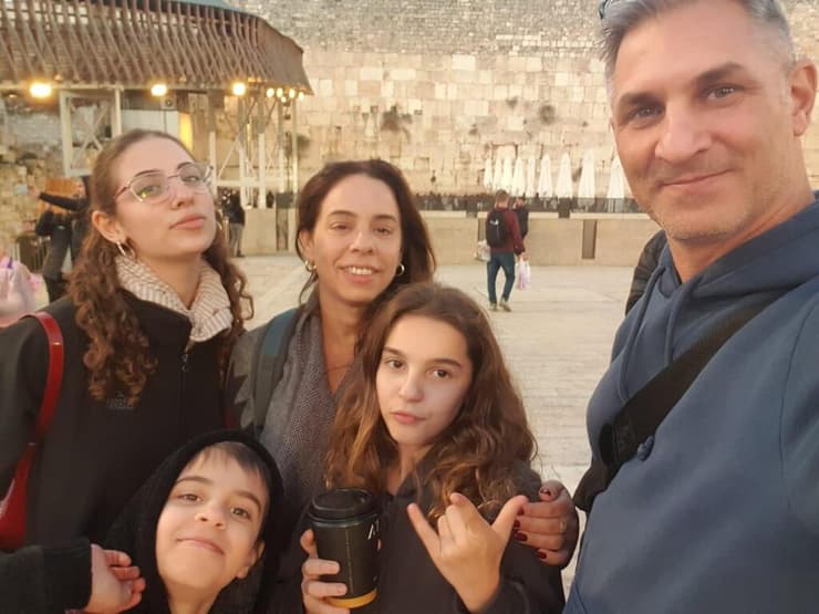 אורטל לאופר ומשפחתה (צילום: פרטי) אורטל לאופר ומשפחתה