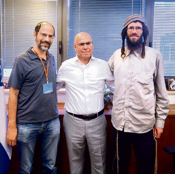 פעילי התנועה עם ח"כ צביקה פוגל