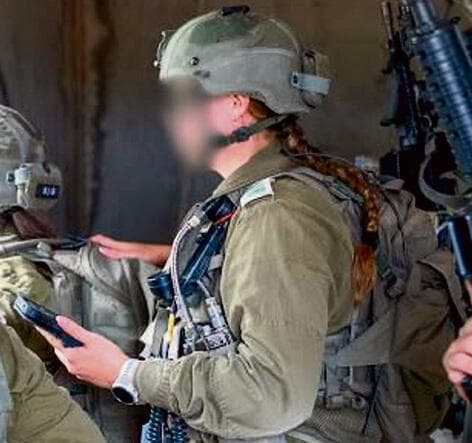 סרן ו'. "כלוחמת שמסתכלת על המפקדת שלה, הבנתי שיש לי לאן להתקדם" (צילום: דובר צה"ל) סרן ו’: “כלוחמת שמסתכלת על המפקדת שלה, הבנתי שיש לי לאן להתקדם"