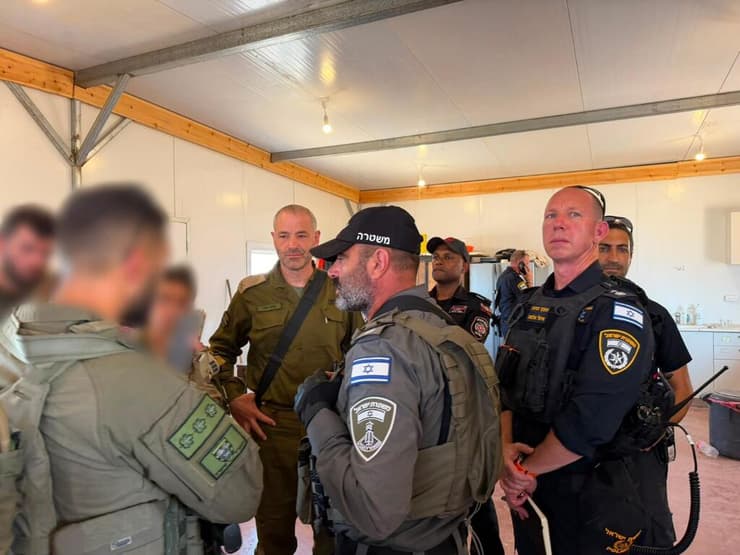 כוחות בזירת הפיגוע (צילום: דובר צה״ל) אזרח ישראלי נדקר לאחר שהגיע לכבות שריפה