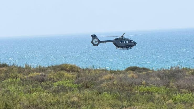 החיפושים בחוף (צילום: דוברות המשטרה) חוף חופית אשקלון פעילות כוחות המשטרה מפקד תחנה סנ"צ אלדד אל ישיב בן 4 נעדר יובל כוגן צילום: דוברות המשטרה חיפושים אחר הנעדר יובל כוגן בן ה-4