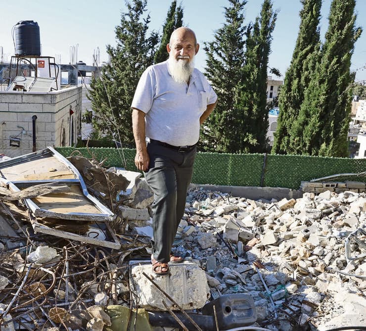 חאלד מאהלי. "ישראל לא נותנת אישורים" (שאול גולן) חאלד מאהלי. "ישראל לא נותנת אישורים"