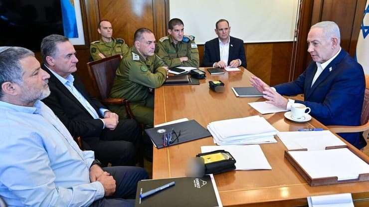 ראש הממשלה וראשי מערכת הביטחון בהערכת מצב לאחר הפיגוע (צילום: קובי גדעון, לע"מ) ראש הממשלה קיים התייעצות ביטחונית עם ראש השב"כ והרמטכ"ל