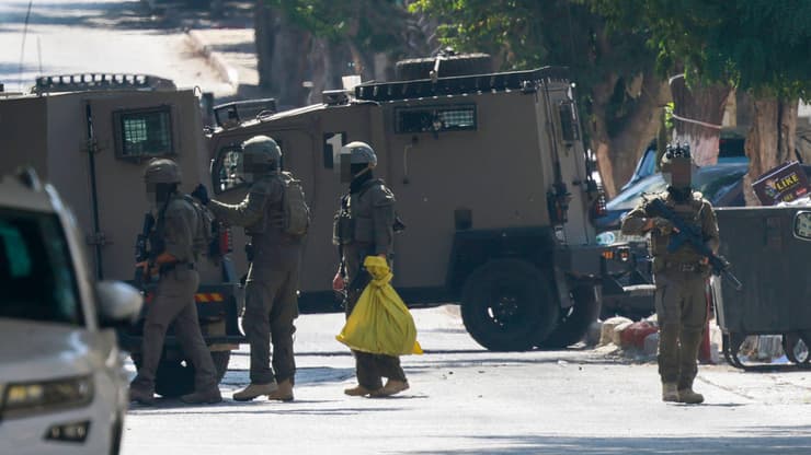 כוחות צה"ל בשכם (צילום: Jaafar ASHTIYEH / AFP) כוחות צבא ישראליים בשכם