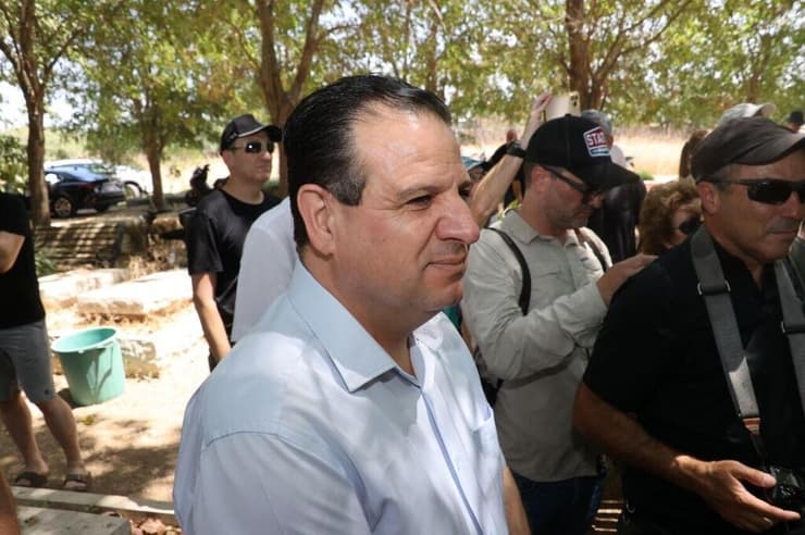 איימן עודה (צילום: מוטי קמחי) איימן עודה בהלווייתו של חיים יבין