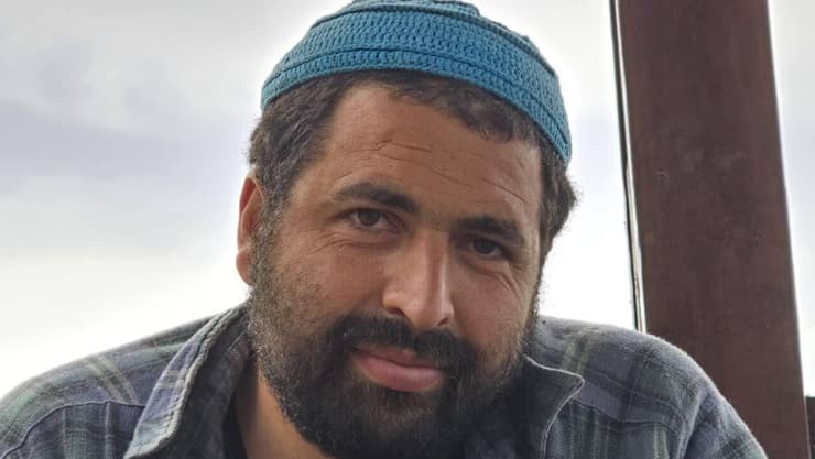 בניהו מלט בניהו מלט