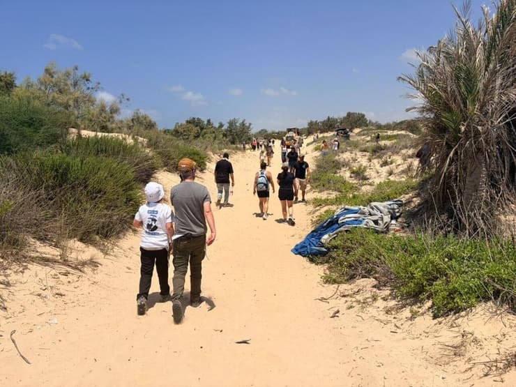 החיפושים בחוף, היום (צילום: בראל אפריים) חיפושים אחר יובל קוגן בן ה-4 באשקלון
