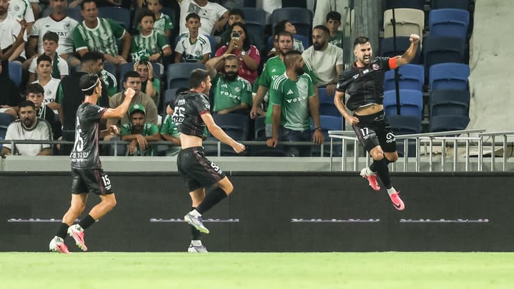 חגיגות בדרבי בגביע הטוטו (צילום: גיל נחושתן) מכבי חיפה הפועל חיפה