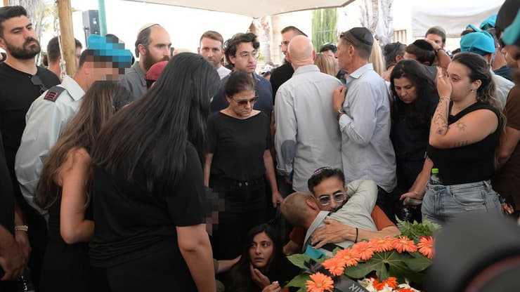 הלוויה בבית דגן (צילום: יובל חן) הלווייתו של רס"ן יובל עזרא ז"ל