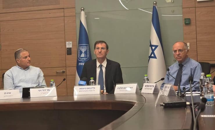 "פיגועים על רקע אידאולוגי, איומים על מועמדים, והתערבות זרה". זיני, סולברג וביסמוט דנים בסיכונים בוועדה ראש השב"כ דוד זיני, השופט נועם סולברג ובעוז ביסמוט בועדת חוץ וביטחון בהשתתפות ראש השב"כ בנושא התערבות זרה בבחירות