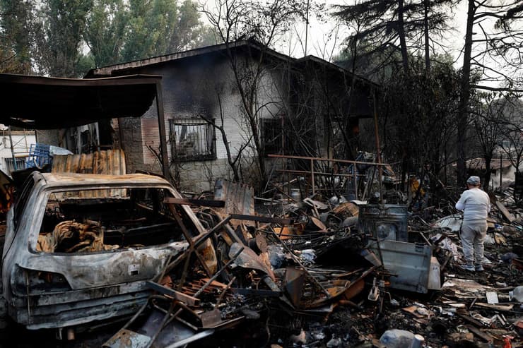 אחד הבתים שעלו באש ליד מדריד (צילום: Oscar DEL POZO / AFP) שריפה מערבית ל מדריד ספרד