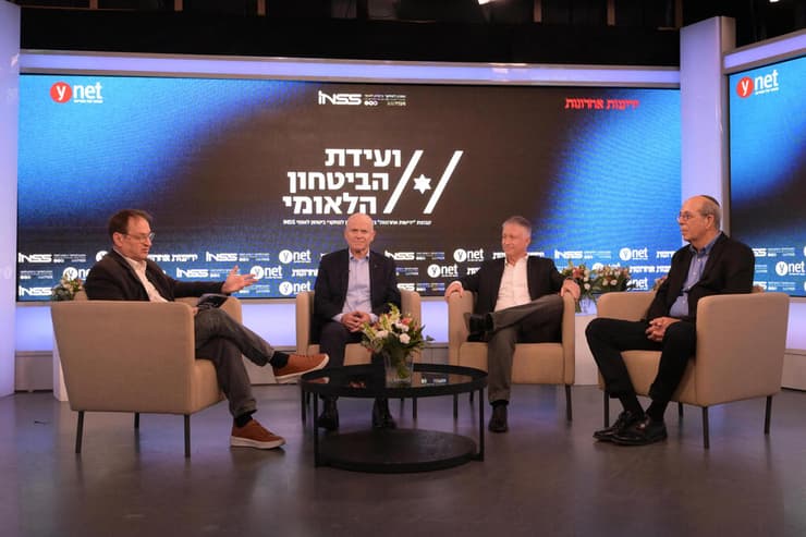 אריה צבן, תמיר שפר, ראם עמינח ועידת הביטחון הלאומי של קבוצת "ידיעות אחרונות" בשיתוף המכון למחקרי ביטחון לאומי INSS ( צילום: יובל חן) אריה צבן, תמיר שפר, ראם עמינח ועידת הביטחון הלאומי של קבוצת "ידיעות אחרונות" בשיתוף המכון למחקרי ביטחון לאומי INSS