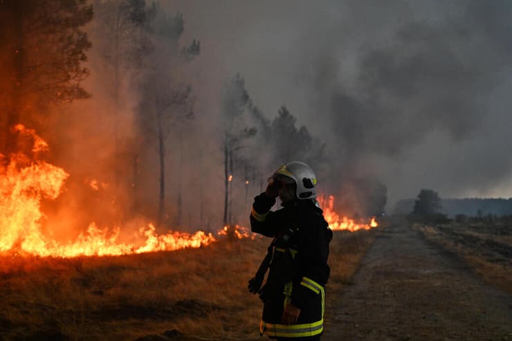 צילום: AP Photo/Emma Da Silva צרפת שריפה באזור בורדו 26 ביולי