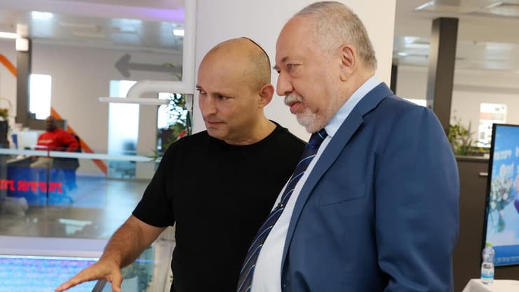 ליברמן ובנט. גם אחד מהם עשוי לקבל את התפקיד בקונסטלציה מסוימת (צילום: שאול גולן) ועידת הביטחון הלאומי של קבוצת "ידיעות אחרונות" בשיתוף המכון למחקרי ביטחון לאומי INSS