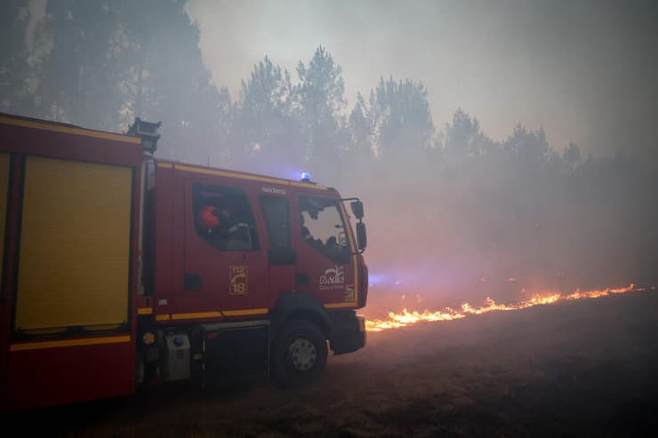 צילום: ROMAIN PERROCHEAU / AFP צרפת שריפה באזור בורדו 26 ביולי