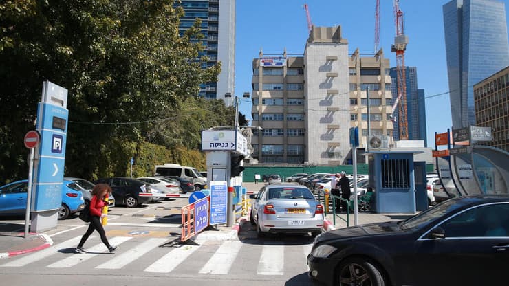 חניון בתל אביב (צילום: אוראל כהן) חניון בתל אביב