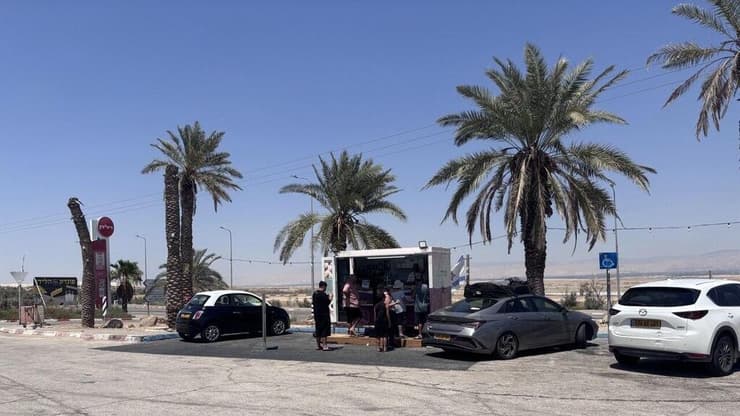 במיקום הכי לא צפוי. בוזה (צילום: קובי רובין) בוזה גלידה גלילית