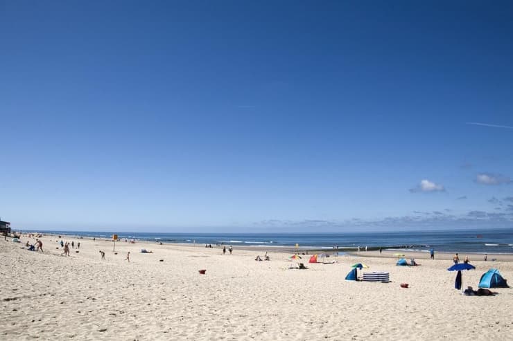יום קיץ בחוף Callantsoog Beach, הולנד