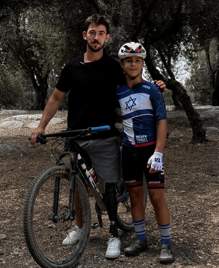 אמיר יחזקאל ועמרי רוזנבליט (דנה דולי) אמיר יחזקאל ועמרי רוזנבליט