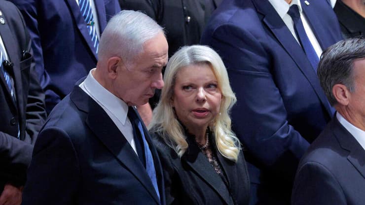 נתניהו ורעייתו שרה בטקס האשכבה לסנאטור לינדזי גרהאם, אחרי הפגישה עם טראמפ. אתמול (צילום: CHIP SOMODEVILLA / GETTY IMAGES NORTH AMERICA / AFP) ראש הממשלה בנימין נתניהו ו נשיא אוקראינה זלנסקי בטקס אשכבת גרהאם ב וושינגטון ארה"ב