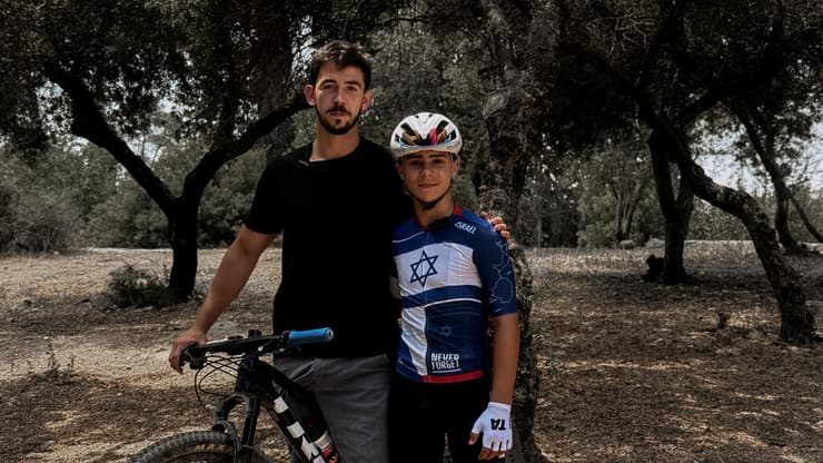אמיר יחזקאל ועמרי רוזנבליט (דנה דולי) אמיר יחזקאל ועמרי רוזנבליט