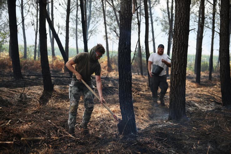 צילום: REUTERS/Sarah Meyssonnier שריפה מחוז ז'ירונד צרפת