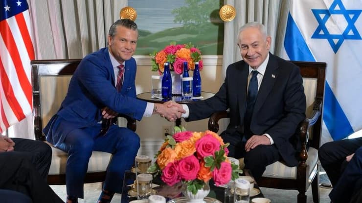 נתניהו בפגישתו עם הגסת'. "אף אחד לא אומר לטראמפ מה לעשות" (צילום: מעיין טואף/ לע״מ) נתניהו והגסת' בוושינגטון