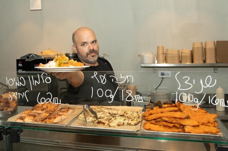 "טבח ולא שף". עינב אזגורי (צילום: אמיתי חיון) עינב אזגורי