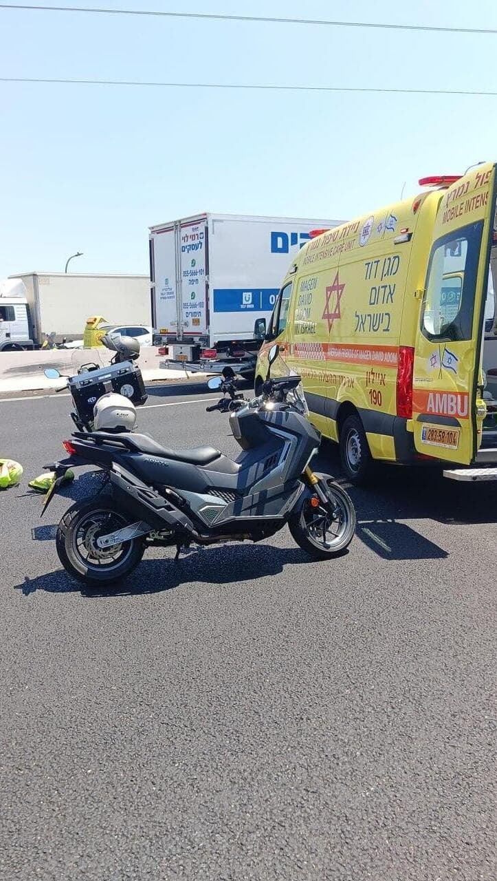 תאונה בכביש 4 (צילום: תיעוד מבצעי מד"א) תאונה בכביש 4