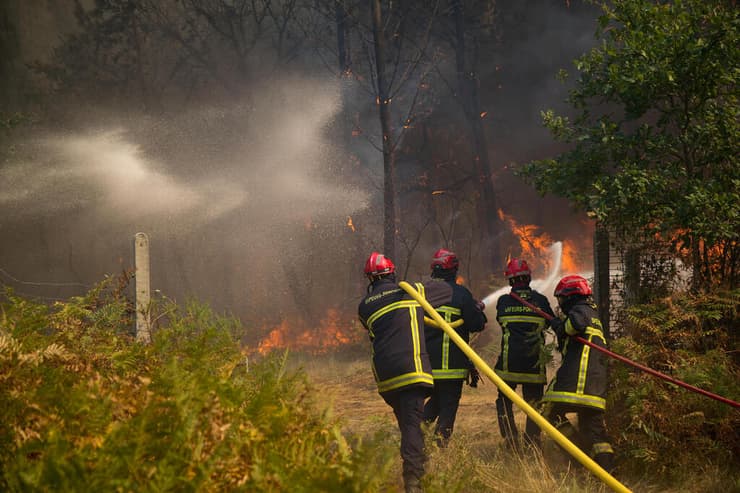 צילום: Pierre Crom/Getty Images ענן אש pyrocumulus סופת אש שתועד בצילום לוויין ב ספרד אזור קסטיון 28 ביולי