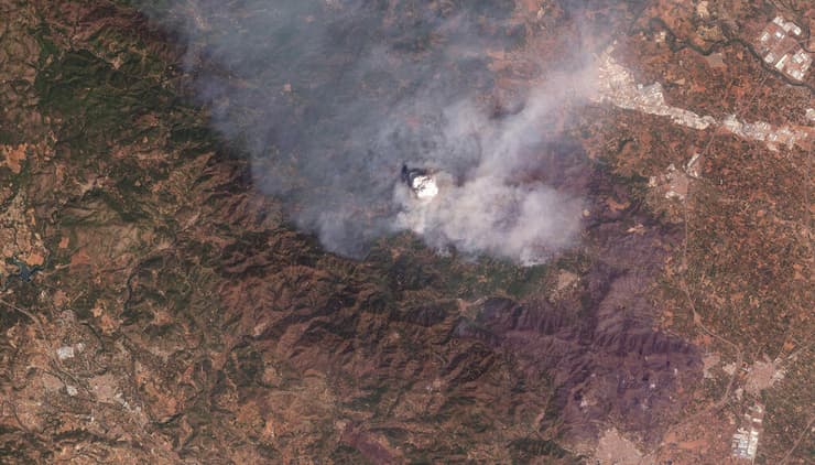 צילום: 2026 PLANET LABS PBC/Handout via REUTERS ענן אש pyrocumulus סופת אש שתועד בצילום לוויין ב ספרד אזור קסטיון 28 ביולי