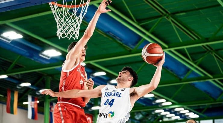 אביב ארונוב עולה לסל (FIBA) אביב ארונוב עולה לסל