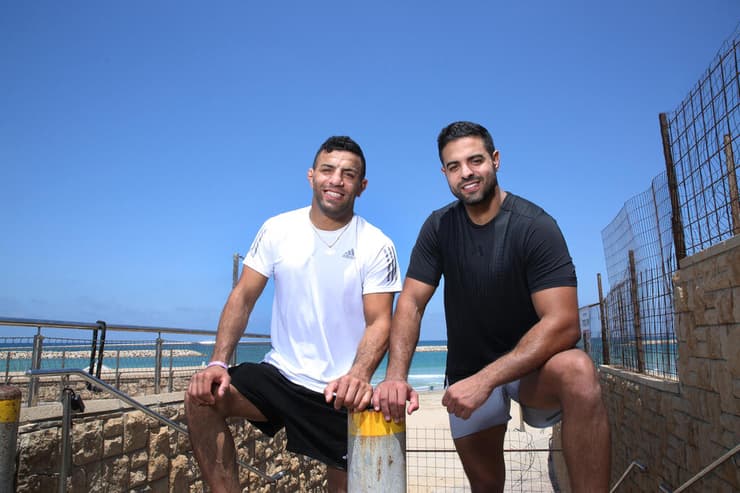 "ניצחון בשבילי ובשבילו". מולאי ומוקי (צילום: ריאן פרויס) שגיא מוקי וסעיד מולאי